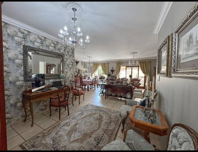 3 BEDROOM TOWNHOUSE FOR SALE IN MIDSTREAM ESTATE